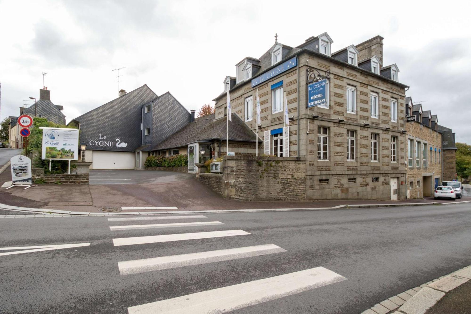 Brit Hotel Le Cygne Saint-Hilaire-du-Harcouët 外观 照片