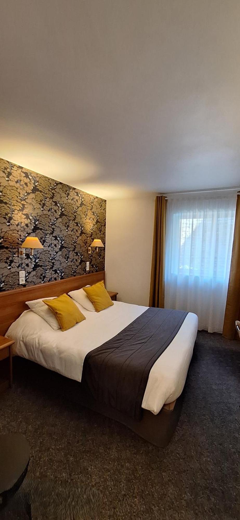 Brit Hotel Le Cygne Saint-Hilaire-du-Harcouët 外观 照片